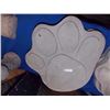 Image 1 : CONCRETE STEPPING STONE - PAW - LARGE