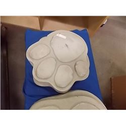 CONCRETE STEPPING STONE - PAW - MED
