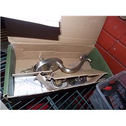 NEW WEISER HANDLE & DEAD BOLT WITH KEY