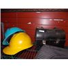 Image 1 : LUNCH KIT & 2 HARD HATS