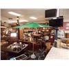 Image 1 : NEW PATIO UMBRELLA - PILSNER - GREEN