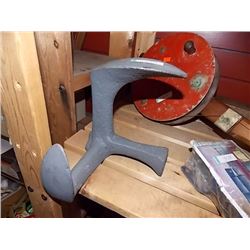 VINTAGE METAL SHOE LAST