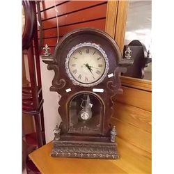 VINTAGE STYLE ORNATE MANTEL CHIME CLOCK
