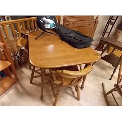 COLONIAL STYLE MAPLE TABLE WITH 4 CHAIRS