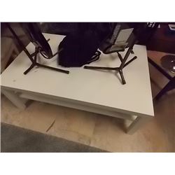 LARGE WHITE COFFEE TABLE
