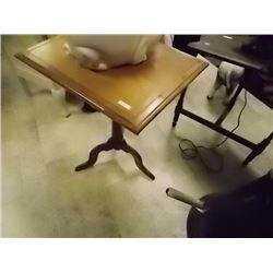 WOOD TRIPOD LEG TABLE