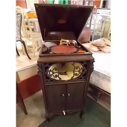 VINTAGE BRUNSWICK GRAMAPHONE