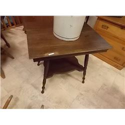 EARLY VICTORIAN OAK PARLOUR TABLE - CIRCA 1890