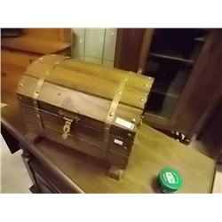 OAK TREASURE CHEST WITH ROUNDED HINGED LID & BRASS ACCENT