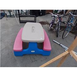 LITTLE TIKES PIC-NIC TABLE