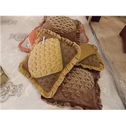 NEW HAND CRAFTED THROW CUSIONS - 6 TTL