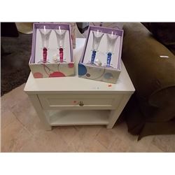 WHITE SIDE TABLE - 1 DRAWER