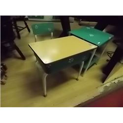 RETRO CHILD'S SCHOOL DESK