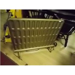 VINTAGE FLAT PANNEL OIL HEATER