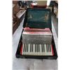 Image 2 : SUPREME CASED ACCORDIAN