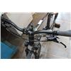 Image 2 : BLACK MARIN SAN RAFAEL 27 SPEED BIKE WITH HYDRAULIC DISC BRAKES