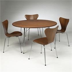 Arne Jacobsen Series 7 dining chairs and tab