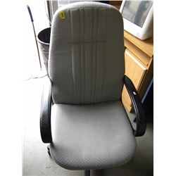 GREY CLOTH SWIVEL OFFICE CHAIR