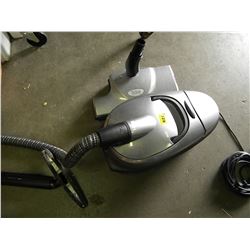 TRISTAR CANNISTER VAC