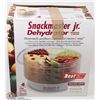 Image 1 : 16) SNACKMASTER JR. DEHYDRATOR
