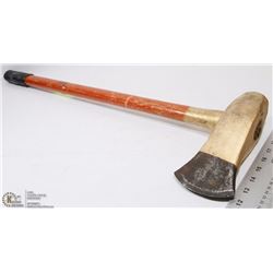 64) BENCHMARK 8LBS SPLITTING AXE