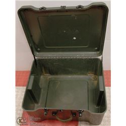 33) MILITARY TRUNK