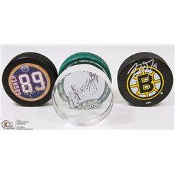 LOT OF 4 AUTOGRAPHED + COLLECTOR PUCKS