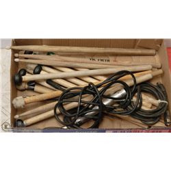 FENDER PROFESSIONAL INSTRUMENT CABLE, DRUMSTICKS