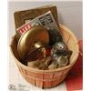 Image 1 : APPLE CRATE WITH ASSORTED VINTAGE ITEMS INCL