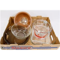 FLAT W/10 PYREX BAKING CASSEROLES, BOWLS