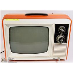 VINTAGE ORANGE MAGNAVOX TV. 11"