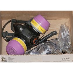 BOX WITH "NORTH" RESPIRATOR - SIZE LARGE,
