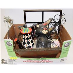 FLAT OF GARDEN ORNAMENTS