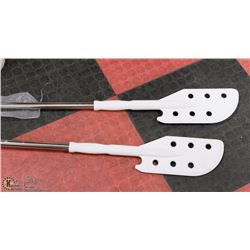 LOT OF 2 WHITE PADDLES