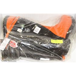 PAIR OF GEO STEEL TOED RUBBER BOOTS, SIZE 9