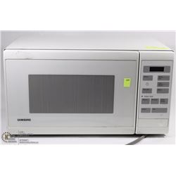 SAMSUNG 700W MICROWAVE