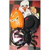 Image 1 : LARGE FLAT OF HALLOWEEN DECORATIONS