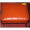 Image 1 : VINTAGE ORANGE STOOL