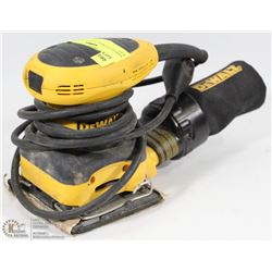 DEWALT PALM SANDER WITH BAG