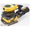 Image 1 : DEWALT PALM SANDER WITH BAG