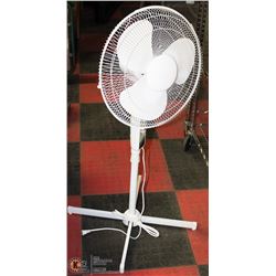 ADJUSTABLE HEIGHT 3 SPEED FLOOR FAN WITH AUTO