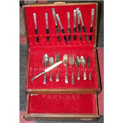 ESTATE COMMUNITY STAINLESS "SILVERWARE" SET IN