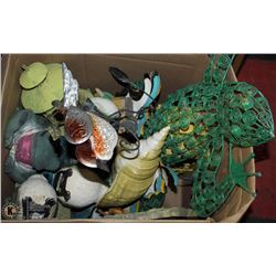 VARIETY BOX OF INDOOR & OUTDOOR ORNAMENTS