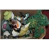 Image 1 : VARIETY BOX OF INDOOR & OUTDOOR ORNAMENTS