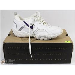 NIKE WOMENS WHITE 8.5 RUNNING SHOES