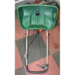 SCOTTS DELUXE BROADCAST SPREADER