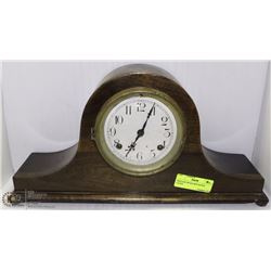 WINTAGE WOOD NEW HAVEN CLOCK