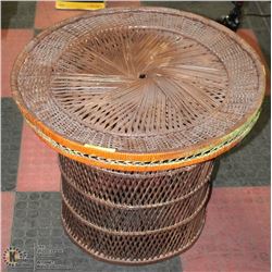 WICKER ROUND TABLE 24"X24"