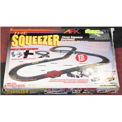 AFX THE SQUEEZER HO 15' RACE TRACK WITH CARS