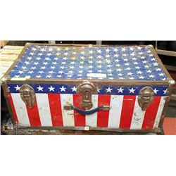 AMERICAN FLAG VINTAGE TRUNK